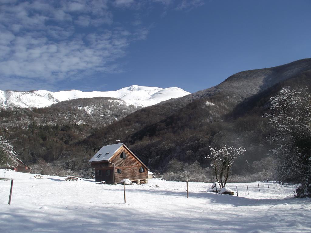Les chalets de la forêt d'Issaux Osse-en-Aspe Exterior foto